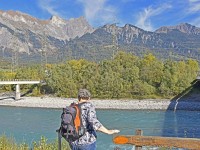 Uner dr Brugg dori ...